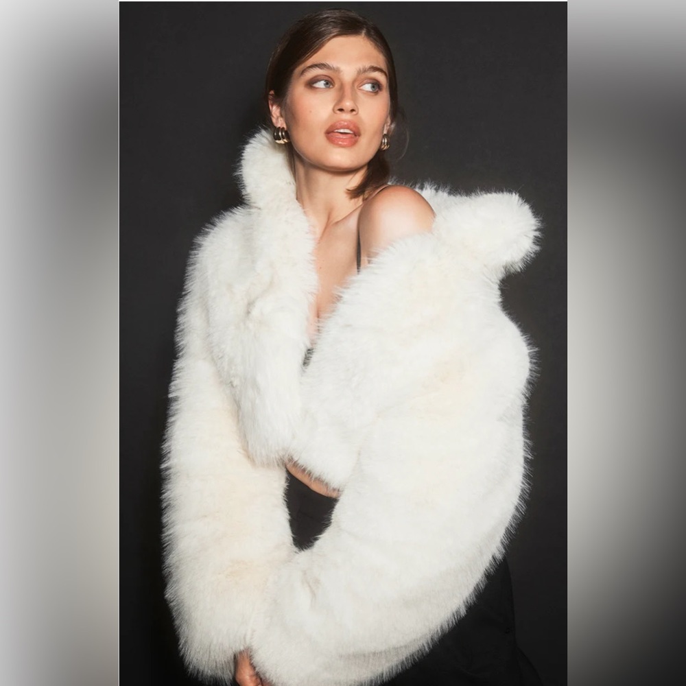 ALO Yoga Opulent Faux Fur Cropped Jacket Small NEW W/ tags/Alo Bag
